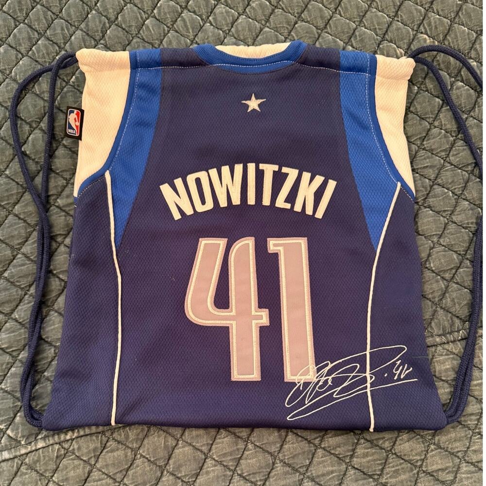 Dirk Nowitzki Jersey abi drawstring bag. Rare limited. Stitched autograph